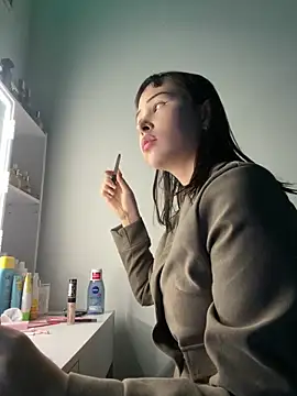 Just-Lilly online show from March 7, 6:15 pm