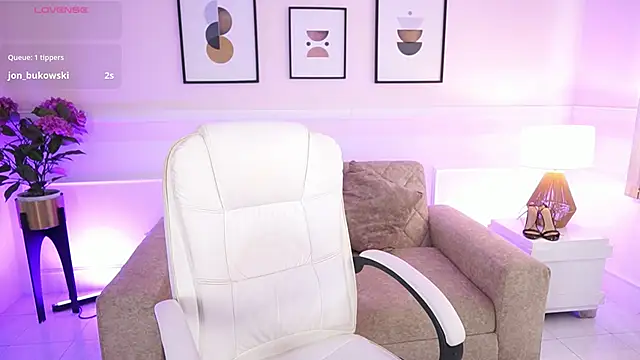 IvyGrabes online show from April 18, 7:07 pm