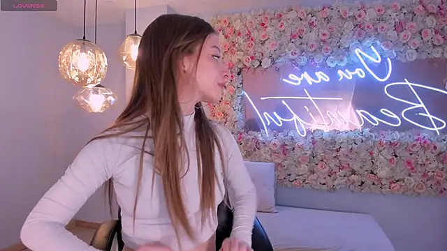 IsabellaMorettiX online show from March 8, 3:43 am