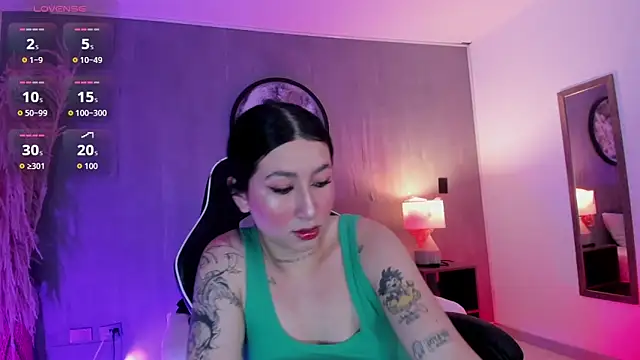 charlottee27  online show from May 30, 2:20 am