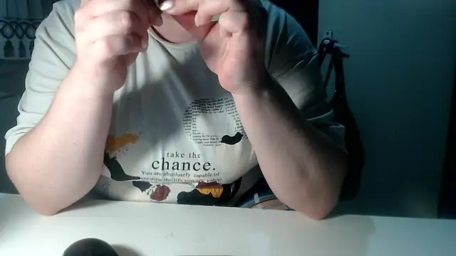 MaryShiny  online show from April 17, 3:03 pm