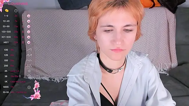 AutumnWhisper online show from April 19, 6:10 pm