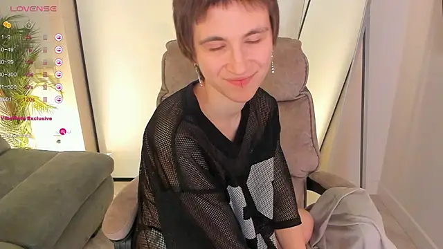 AutumnWhisper online show from February 6, 10:46 pm