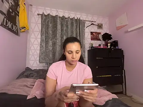 RavenNoirr online show from March 12, 6:10 pm