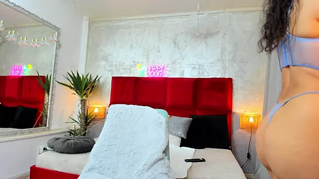 YasmineDelight online show from April 3, 7:28 am