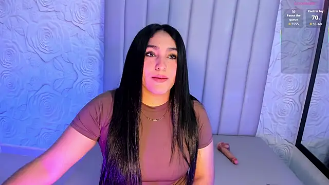 Lya dubois  online show from April 18, 9:15 pm