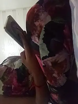 loveofpetitegirls34 online show from April 19, 6:10 pm