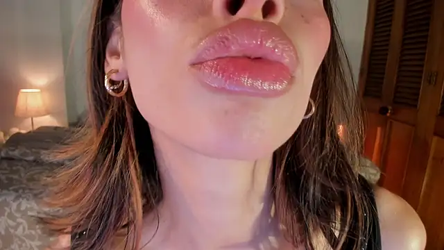 ConnieDeep online show from April 10, 10:10 am