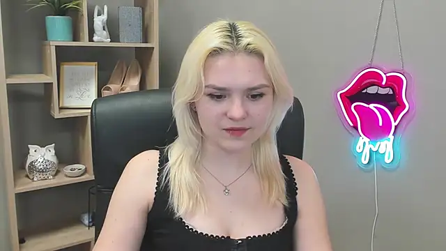 SweetLilyxo online show from March 1, 2:39 pm