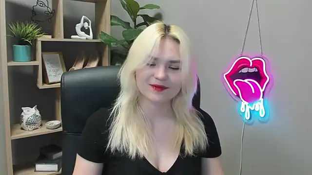 SweetLilyxo online show from April 20, 6:27 am