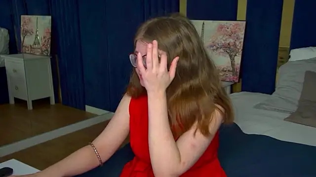 ChloeHalses online show from April 9, 5:10 am