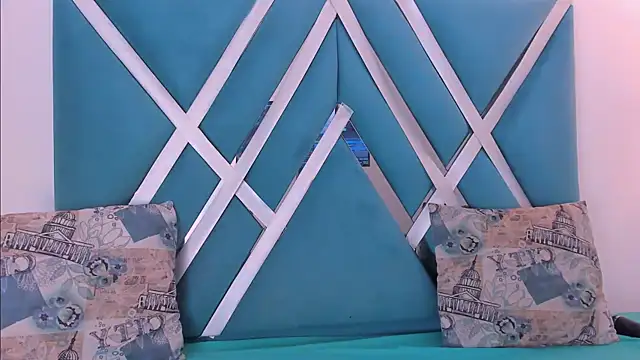 ninameduxx online show from April 3, 4:32 am