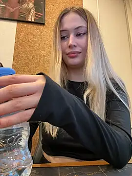 blonde exe online show from March 25, 3:59 pm