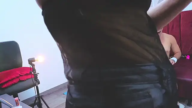 Giselle James online show from February 7, 10:57 pm