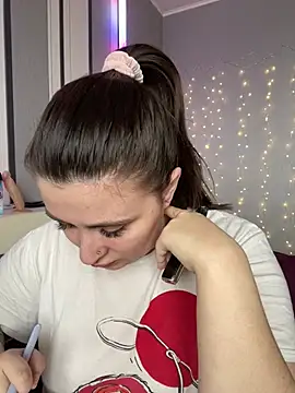 lipsi vikki online show from February 17, 8:13 am