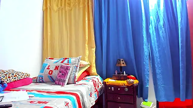 Dulce Athenea online show from March 30, 3:44 pm