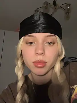  luna fox  online show from March 17, 6:34 pm