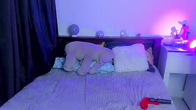 Gaby Chain01 online show from March 2, 7:15 am