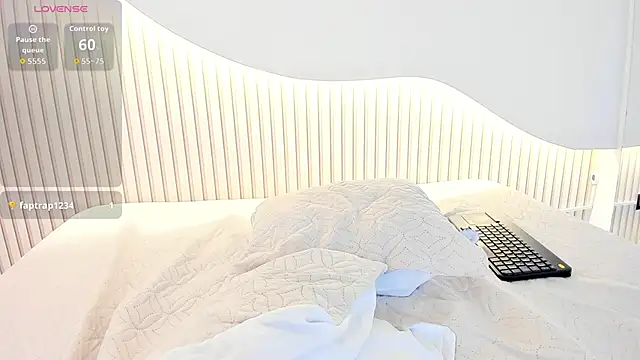 Kloe skinny online show from April 15, 7:58 pm