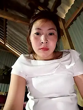 Yiyoongg online show from April 18, 11:02 am