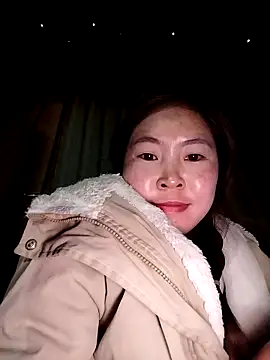 Yiyoongg online show from March 4, 10:55 am