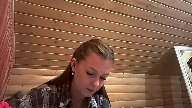 TessSamul online show from April 14, 8:09 pm