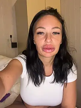 SaraHotDiamond xoxo online show from April 8, 7:05 pm