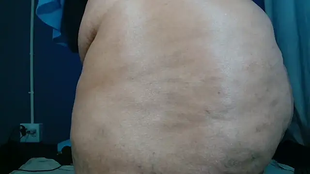 Sweet-Bella17 online show from April 19, 1:27 am