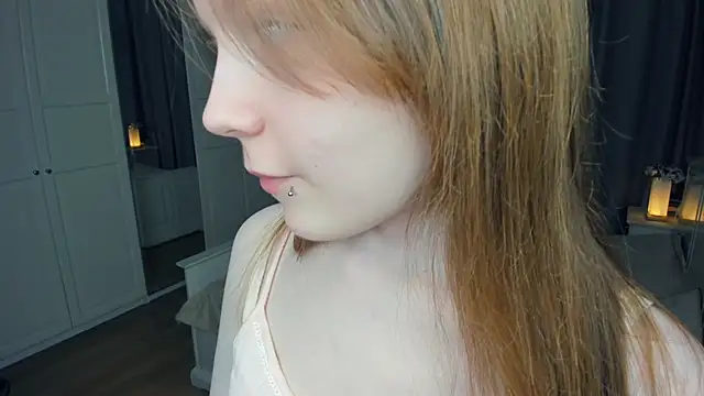 LavenderMitten online show from April 5, 6:23 am