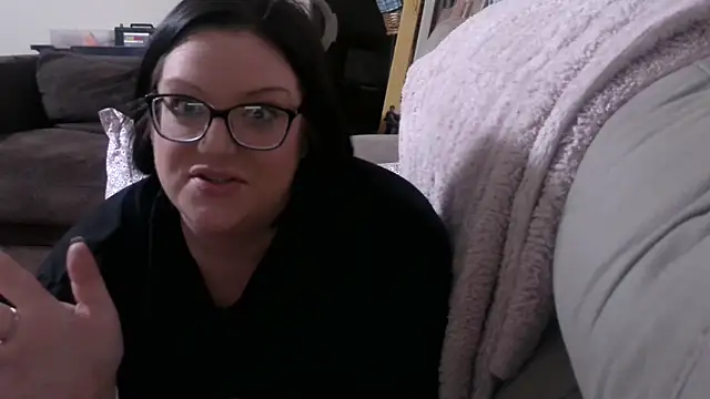 FreaksOffALeash3261 online show from April 21, 3:46 am