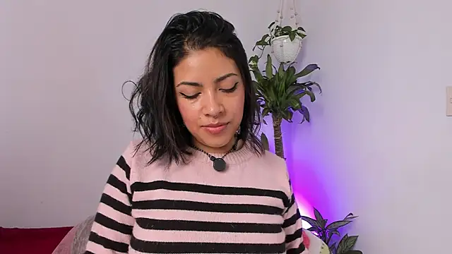 sara-jules online show from April 4, 3:22 pm