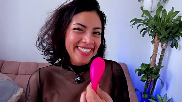 sara-jules online show from May 28, 3:43 pm