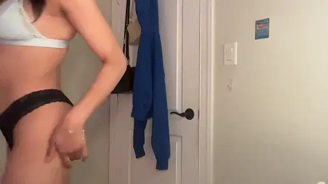 lizabbyyy online show from June 1, 10:00 pm