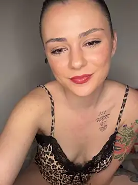 alwayshornyvivi online show from April 10, 8:04 pm