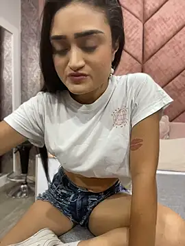 Sunny Linn online show from April 11, 3:16 pm