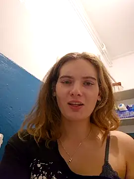 sweetsophie69 online show from March 9, 6:44 pm