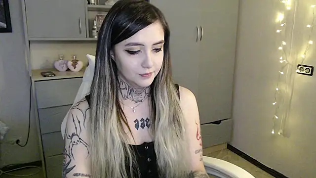 Rin Tozier online show from April 2, 1:25 am