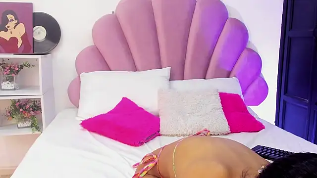 afroditaevans  online show from April 7, 7:05 pm