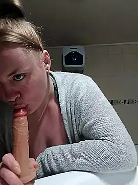 HotStepmommy4 online show from March 19, 10:58 pm