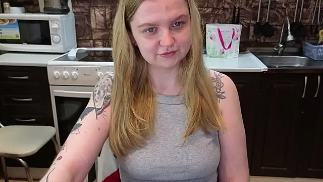 AnitaXVine online show from June 5, 8:15 pm