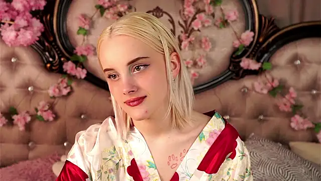 KirstinMcgeady online show from March 25, 11:35 am