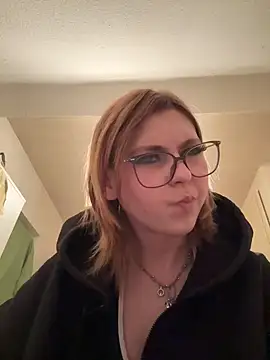 Milli-Kiss online show from April 6, 7:04 pm