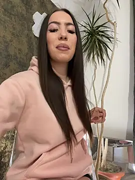 I amSis online show from April 6, 1:56 pm