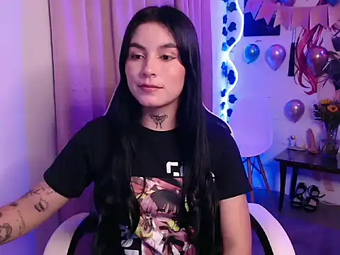 Snapshot of JanineRae chatting on February 22, 2:23 am JanineRae online show from February 22, 2:23 am