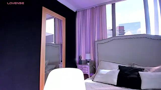 madii lenon online show from March 11, 8:11 pm