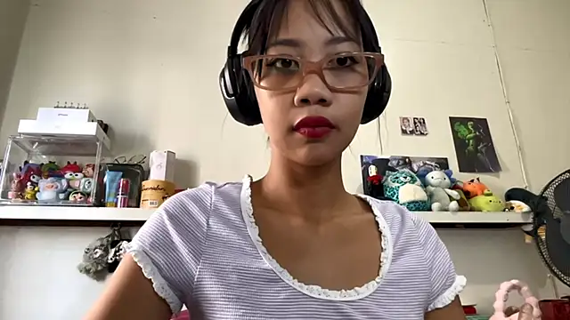 GloryKulikowski online show from February 23, 1:06 am