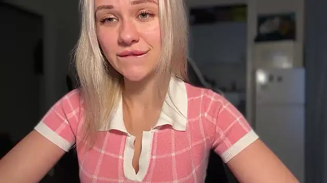 Leylia Lily online show from April 15, 6:19 pm