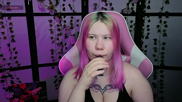 kitsune little online show from April 10, 9:21 pm