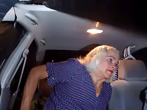 dustbunny64 online show from April 17, 5:42 am