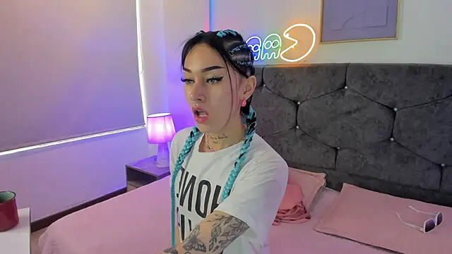 Megan Morphy online show from March 28, 1:43 pm